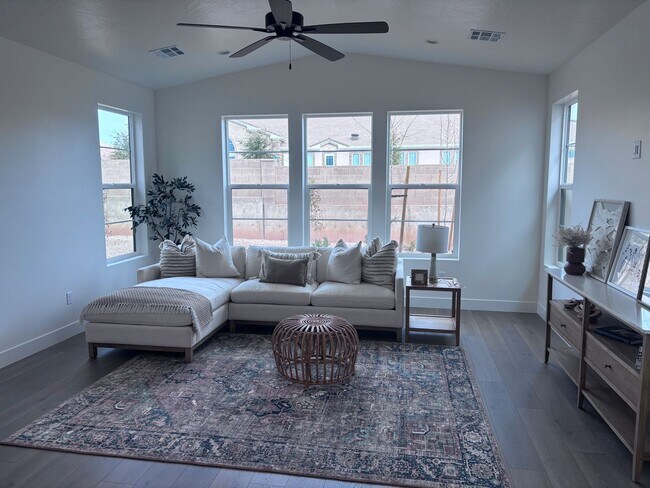 Building Photo - Beautiful New Home with access to community pool