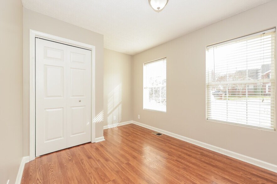 Building Photo - 3423 Ravenel Ct