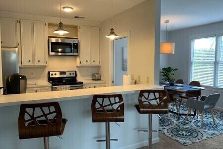 Building Photo - Fully Furnished!