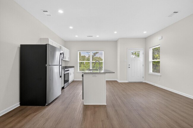 Building Photo - 3109 W 11th St