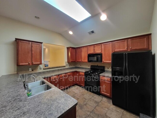 Building Photo - 117 Cottage Club Dr