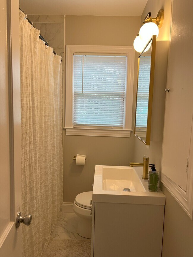 Building Photo - Beautifully Renovated 2BR Home with Modern...