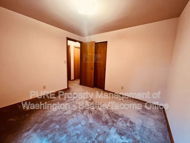 Building Photo - 2913 Briar Lea Loop SE