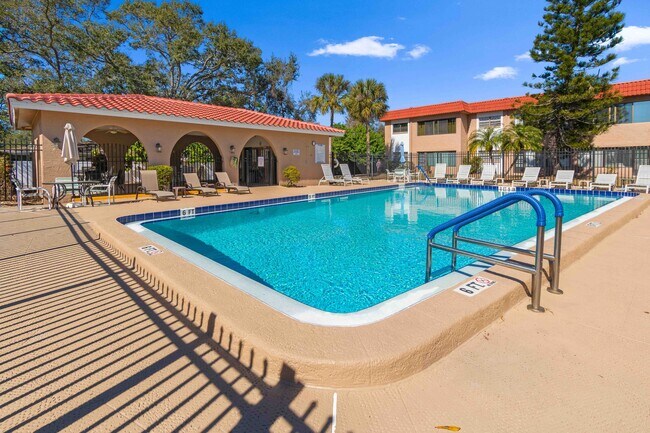 Building Photo - 1750 Belleair Forest Dr