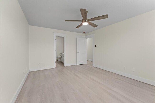 Building Photo - 1430 Suffield Ct