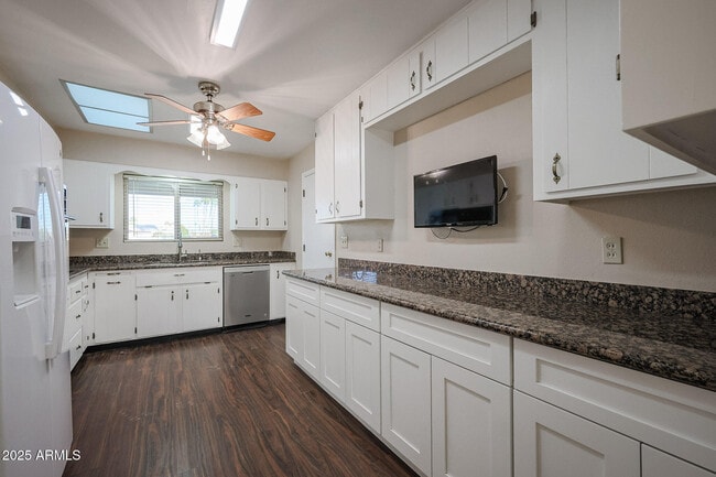 Building Photo - 10832 W Saratoga Cir