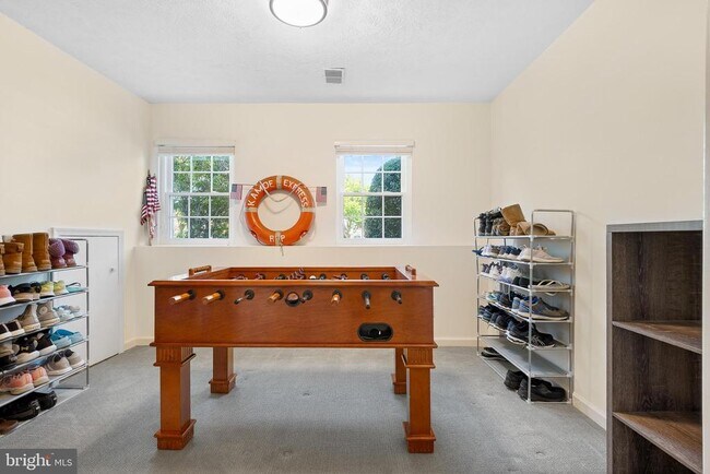 Building Photo - 1615 Spottsworth Way