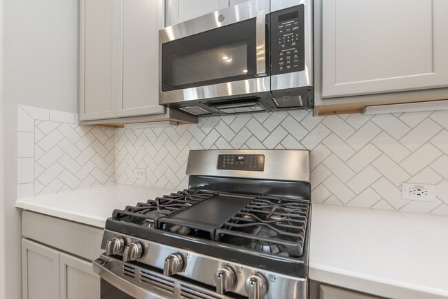 Building Photo - 8918 Oak Ivy Ln