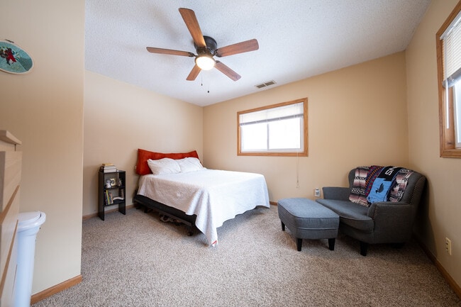 Building Photo - 5924 Idaho Ave N