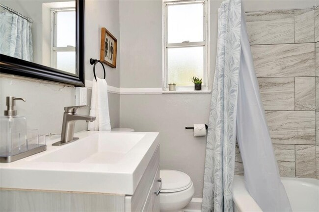 Building Photo - 2121 Dr M.L.K. Jr St N