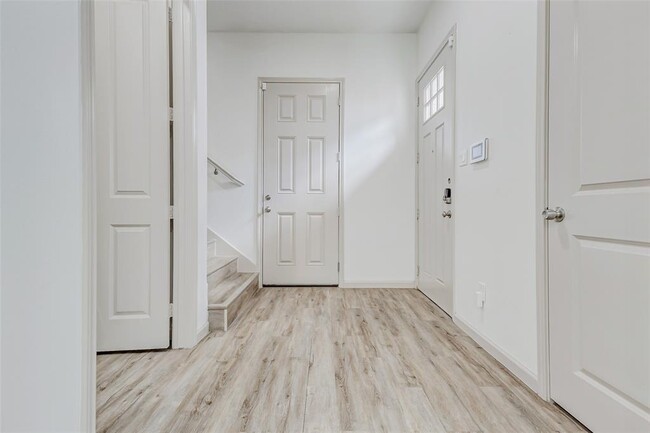 Building Photo - 2115 Esther Dr