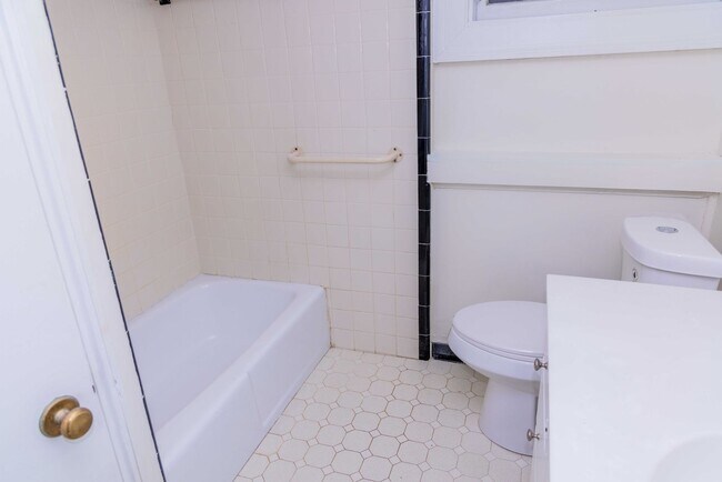 Building Photo - 700 Grove Ave