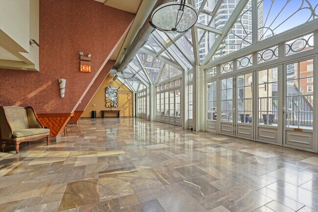 Building Photo - 111 E Chestnut St