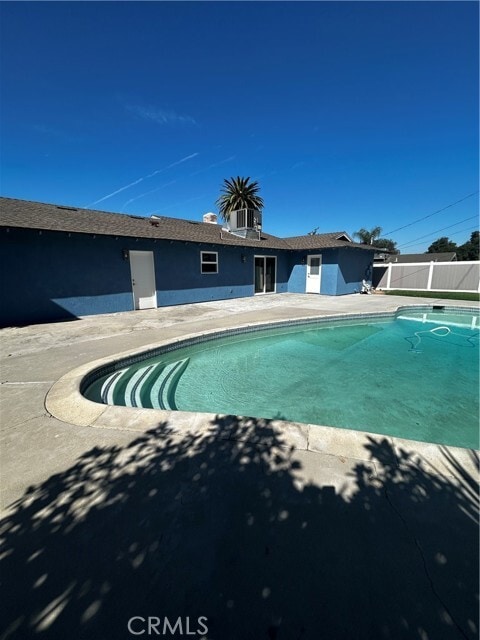 Building Photo - 717 Serpentine Dr