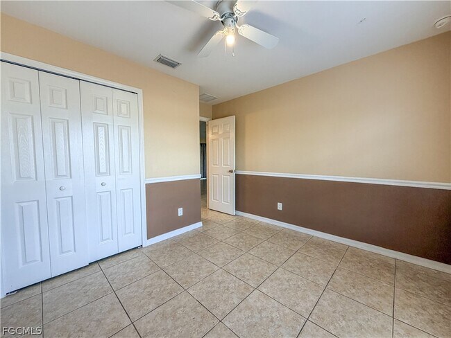 Building Photo - 906 SW 9th Ct