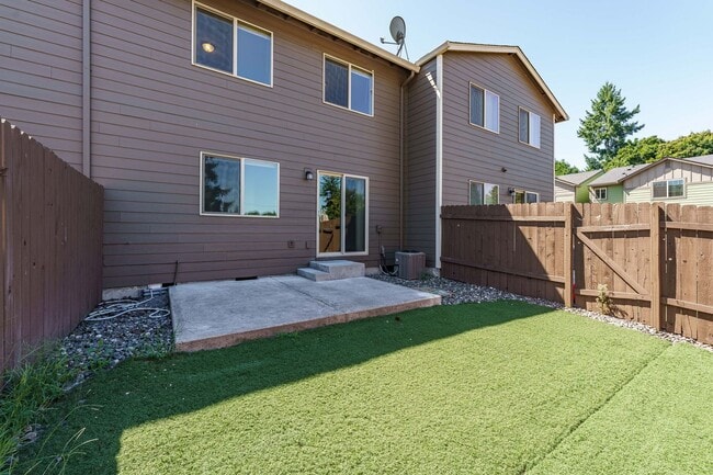 Building Photo - ASK ABOUT OUR MOVE IN SPECIAL 3 Bedroom 2....