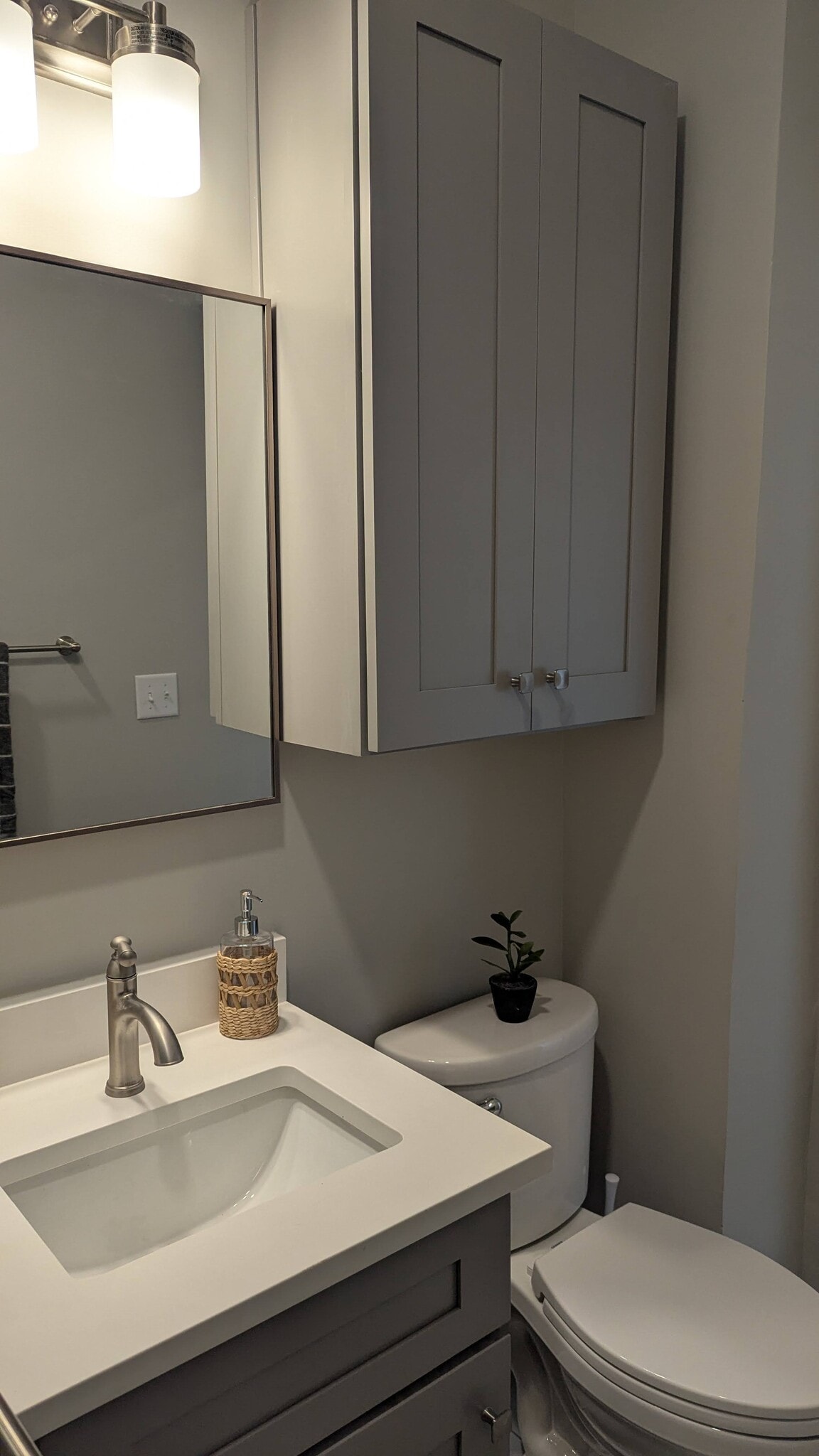 Soft close doors - 4216 Mercier St
