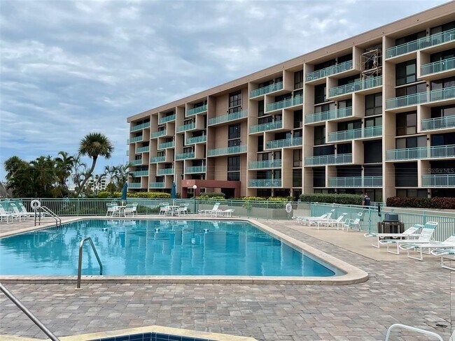Building Photo - 1 Key Capri