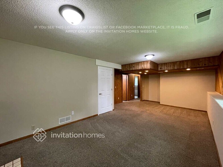 Building Photo - 5325 W 140th St
