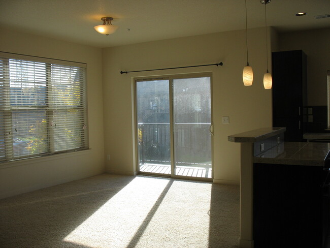 Building Photo - Beaverton Luxury Condo - APPLICATION PENDING