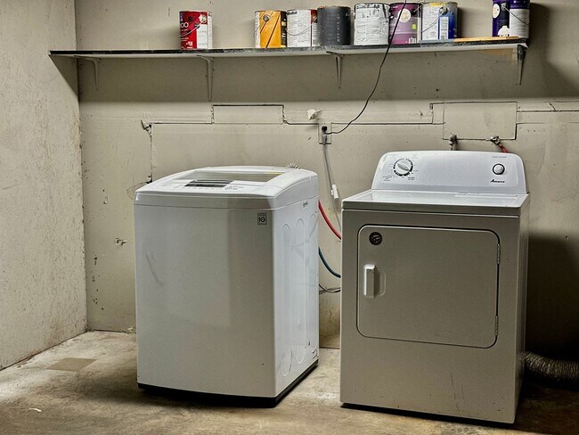 Building Photo - 4BR | 3BA Spacious House with Large Backyard