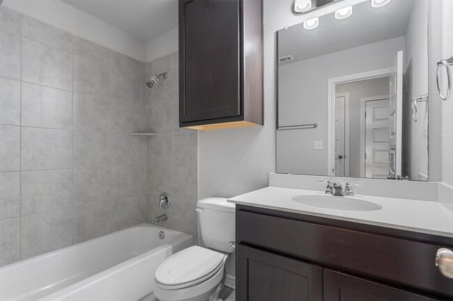 Building Photo - 1805 Artesian Spgs Xing