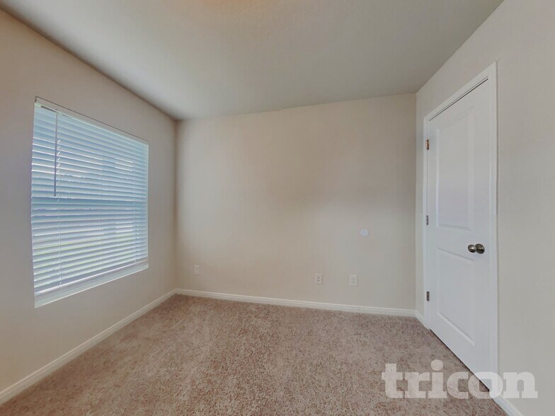 Building Photo - 10050 Cerritos dr