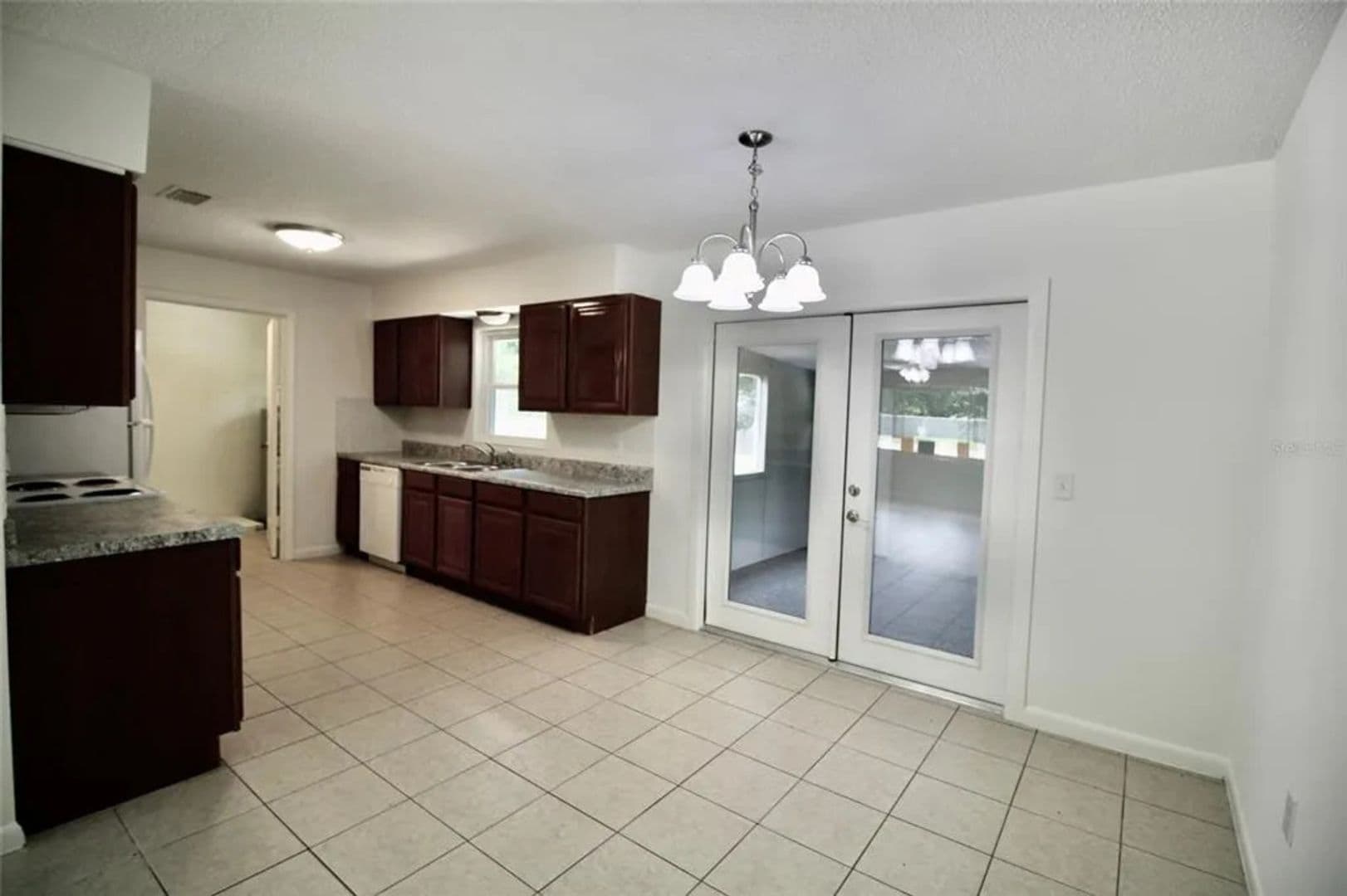 Building Photo - 2912 NE 25th Ct