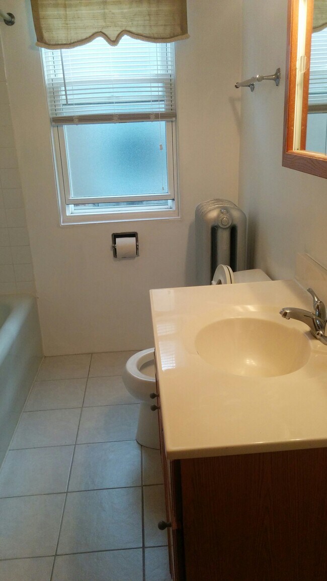 Building Photo - 5848 N Moody Ave