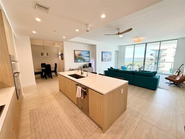 Building Photo - 301 Quay Cmn