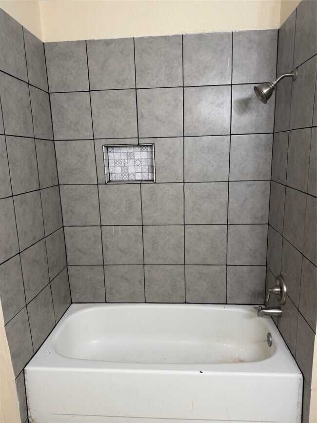 Building Photo - 9 Dewthread Ct