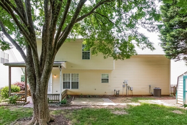 Building Photo - 15476 Stone Hollow Dr