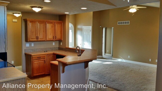 Building Photo - 5 br, 3 bath House - 8739 William Dr.