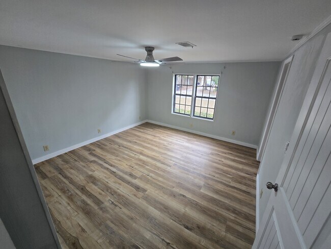 Building Photo - 1307 Point Peter Rd