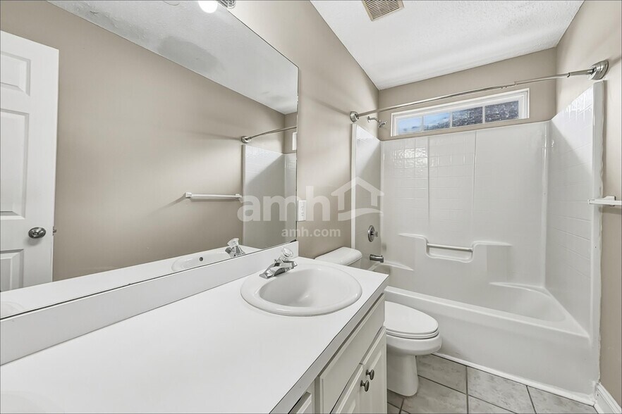 Building Photo - 738 Laurel Hill Cir