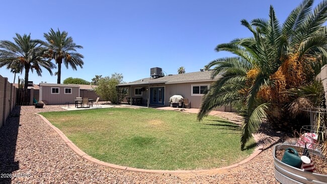 Building Photo - 2303 S Cottonwood Dr