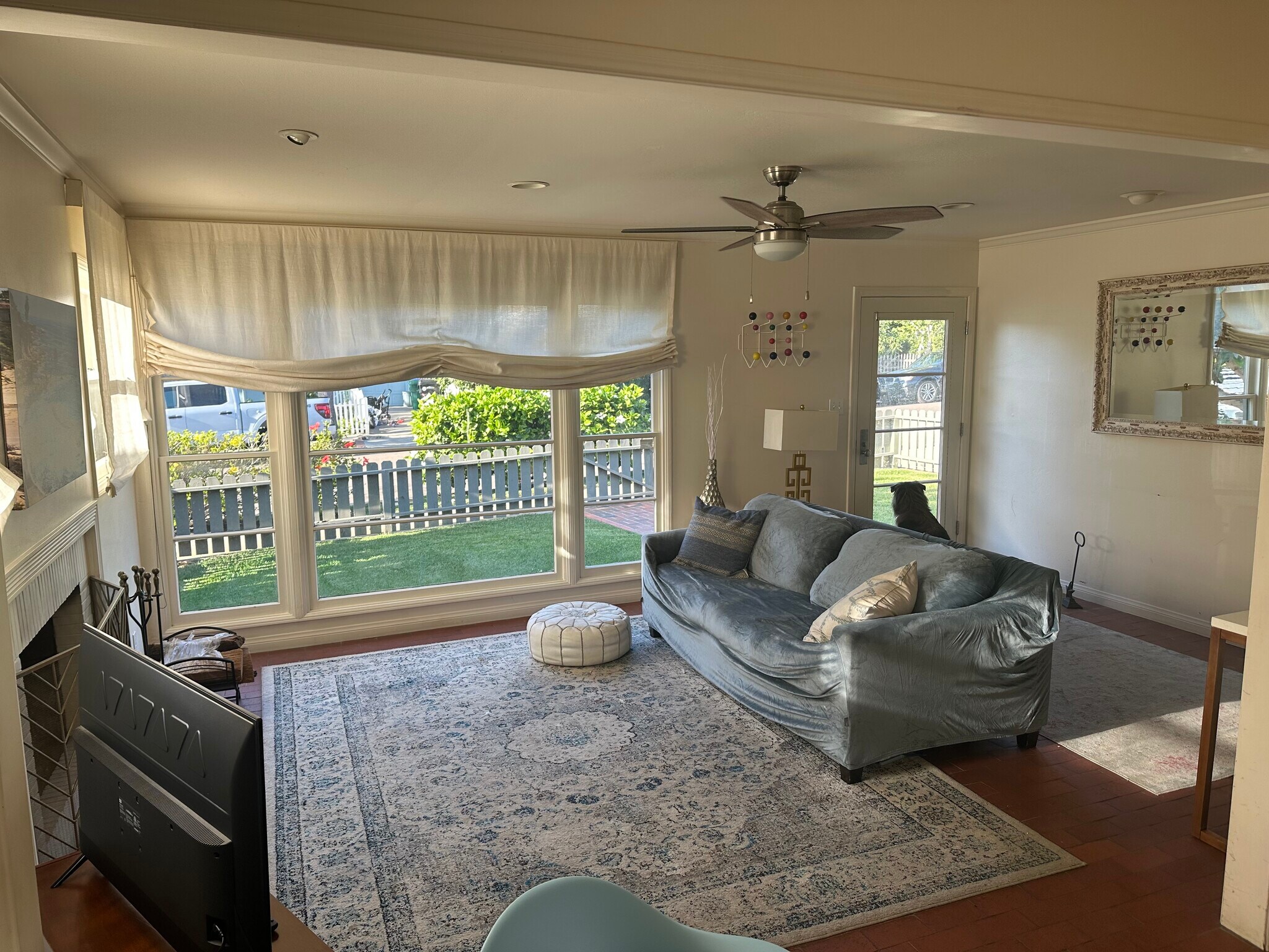 Building Photo - 723 Arenas St