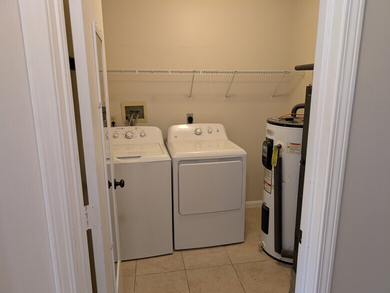 Building Photo - 3980 Apache Trl