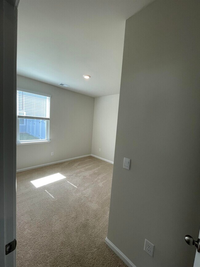 Building Photo - 5175 Yellowstone Dr