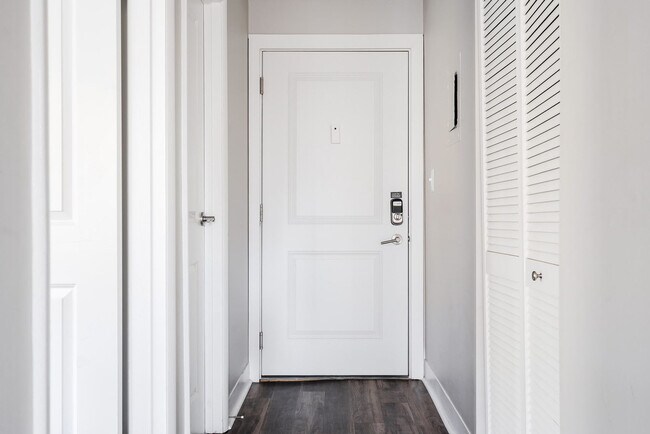 Building Photo - 615 N East St