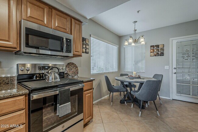 Building Photo - 1825 W Ray Rd