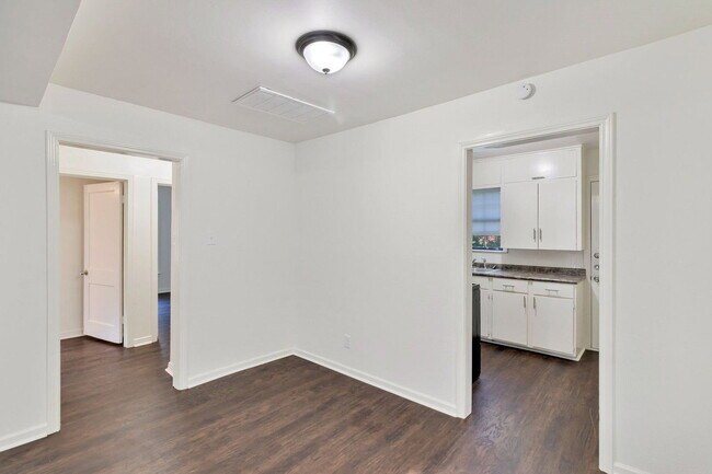 Building Photo - 8726 Eldon Dr