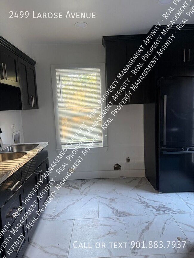 Building Photo - 2499 Larose Ave