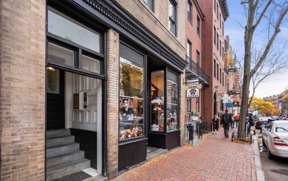 Building Photo - 123 Charles St