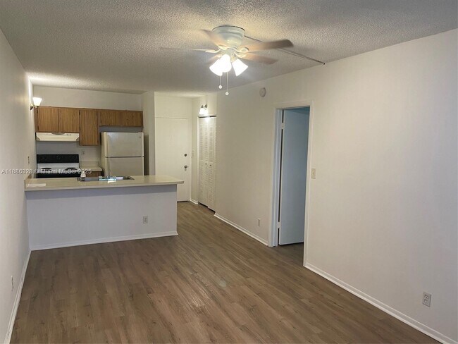 Building Photo - 2401 Riverside Dr