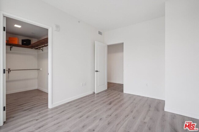 Building Photo - 1050 S Grand Ave