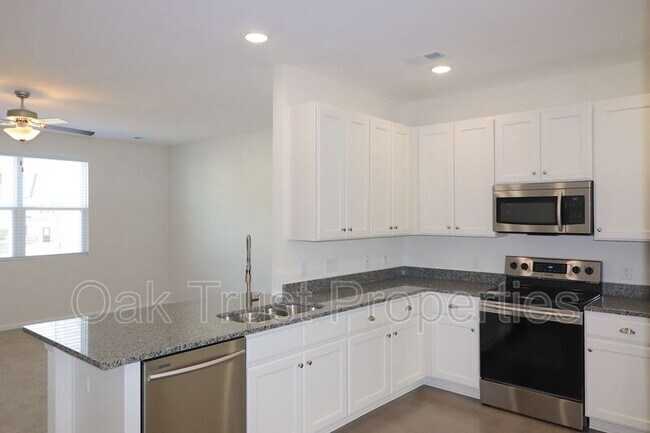 Building Photo - 176 Woodward Rd