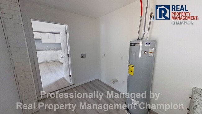 Building Photo - Recently Updated 3 BD/2 BA Home w/Open Floorplan and Attached Carport