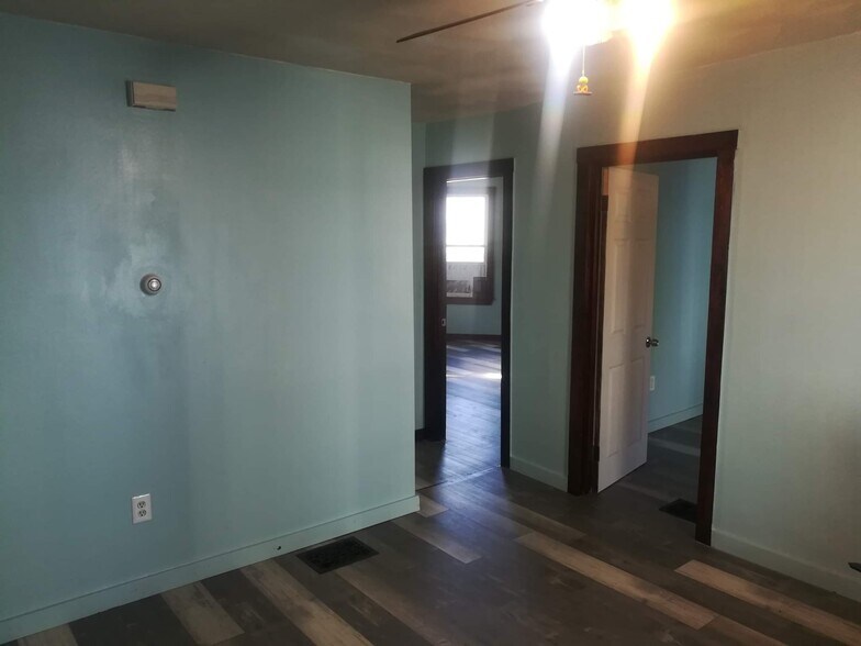 Building Photo - 25 Newcomb Pl