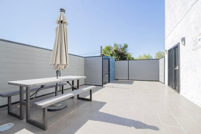 Building Photo - 5807 Laurel Canyon Blvd